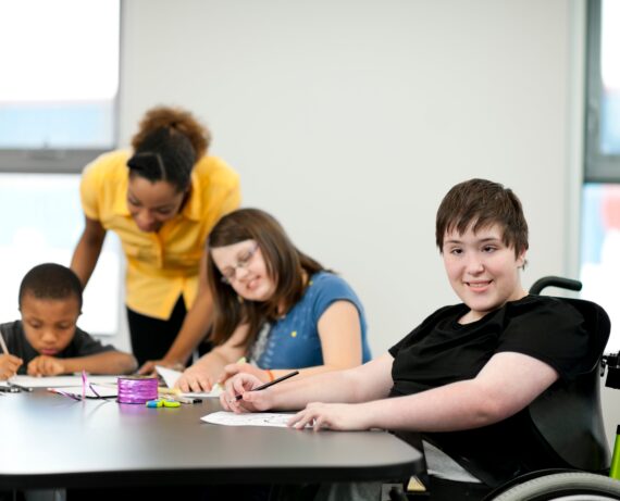 Curso de Habilidades Sociales y Estrategias de Comunicación Efectiva con Personas con Discapacidad Curso de Habilidades Sociales y Estrategias de Comunicación Efectiva con Personas con Discapacidad