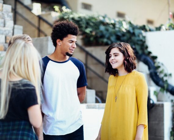 Curso Estrategias e Intervención Socioeducativa con Menores Extranjeros no Acompañados (MENAS) Curso Estrategias e Intervención Socioeducativa con Menores Extranjeros no Acompañados (MENAS)