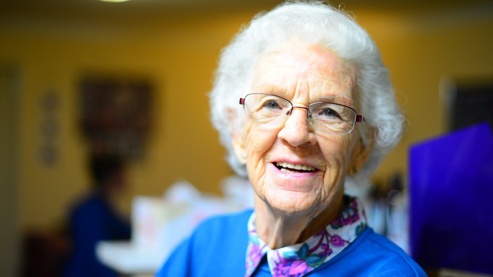 Como la risoterapia es buena para nuestros mayores